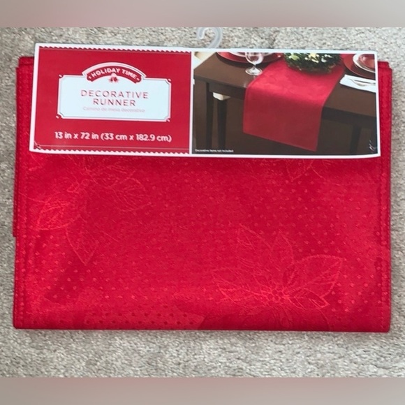 Holiday Time Other - NWT🌟Christmas Table Runner